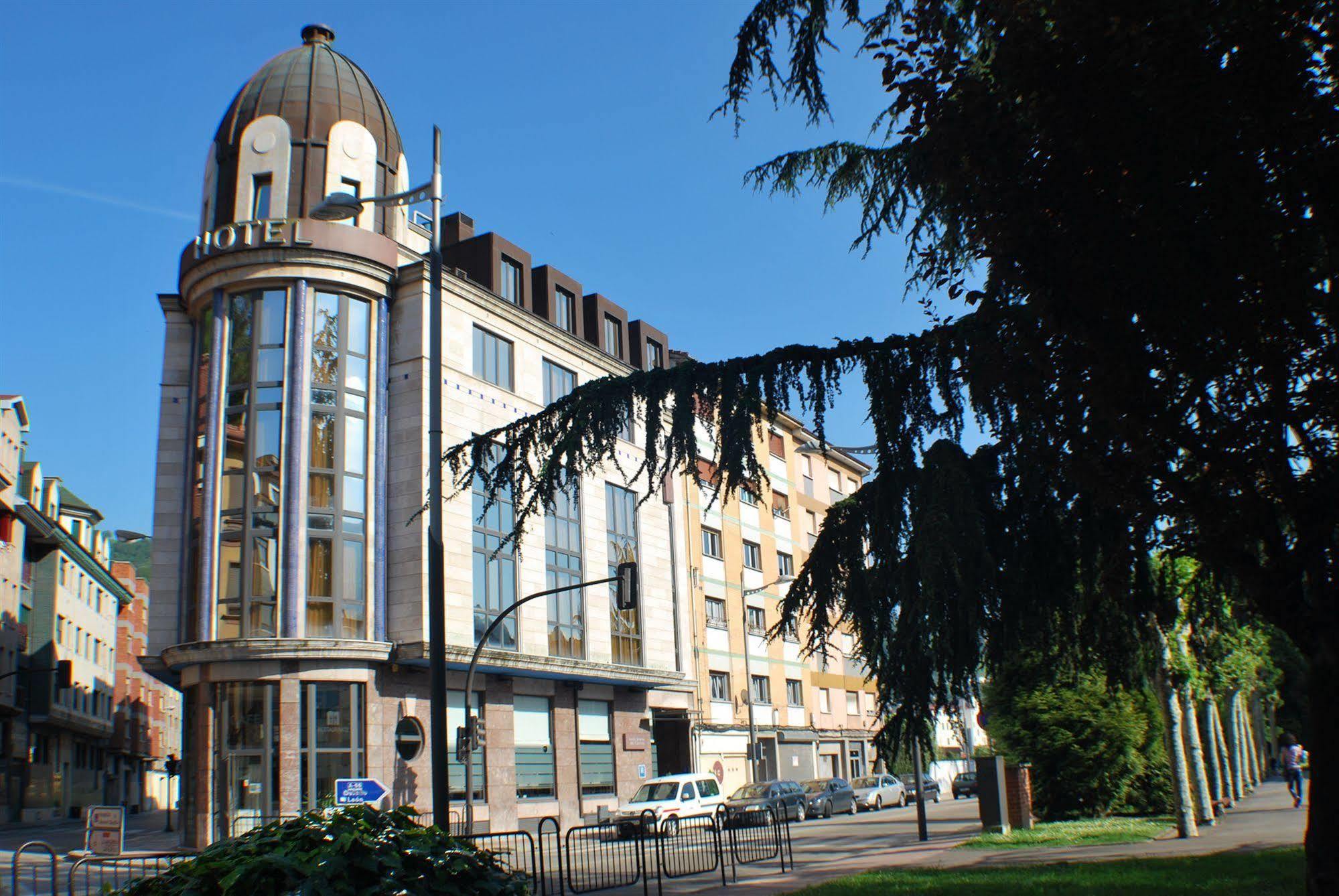 Hotel Mieres Del Camino Eksteriør billede