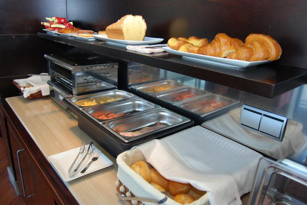 Hotel Mieres Del Camino Eksteriør billede
